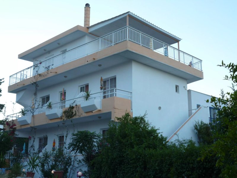 Salora Studios-apartments