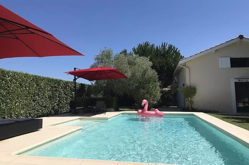 L'Escale Girondine with its sauna, SPA and private pool.