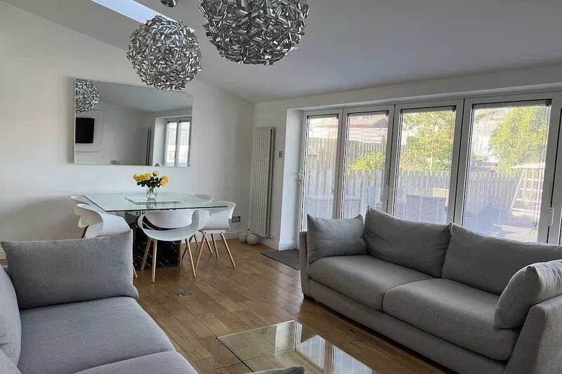 Modern house - 5 minute stroll to Padstow Harbour