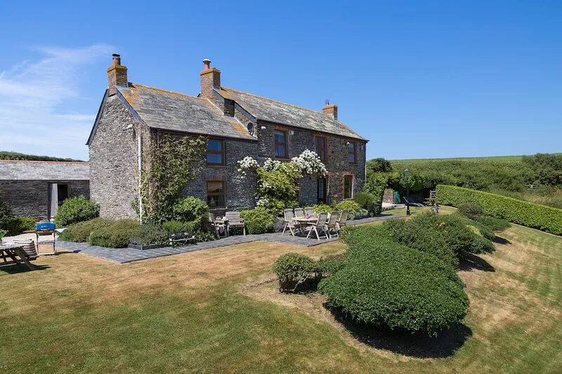 Luxury  5 star Farmhouse near padstow, wifi, fishing, bird hide, stunning views