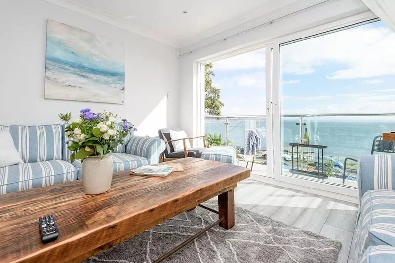Stunning house sleeping 14 overlooking Looe Bay