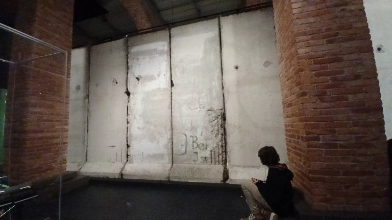 El Muro De Berlin. Un Mundo Dividido