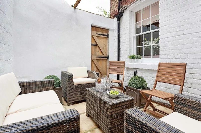 HARBOUR HOUSE, pet friendly, with open fire in Whitby