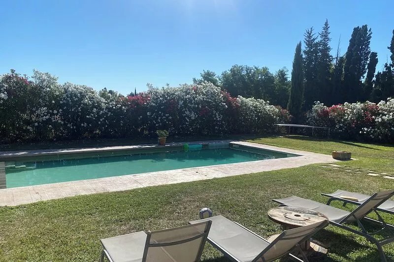 Chateaurenard, villa, 6/8 pers. 3 bedrooms, 3 bathrooms, quiet, close to the