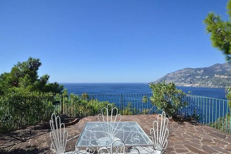 Villa Saracena: A remarkable three-story historical villa which faces the sun