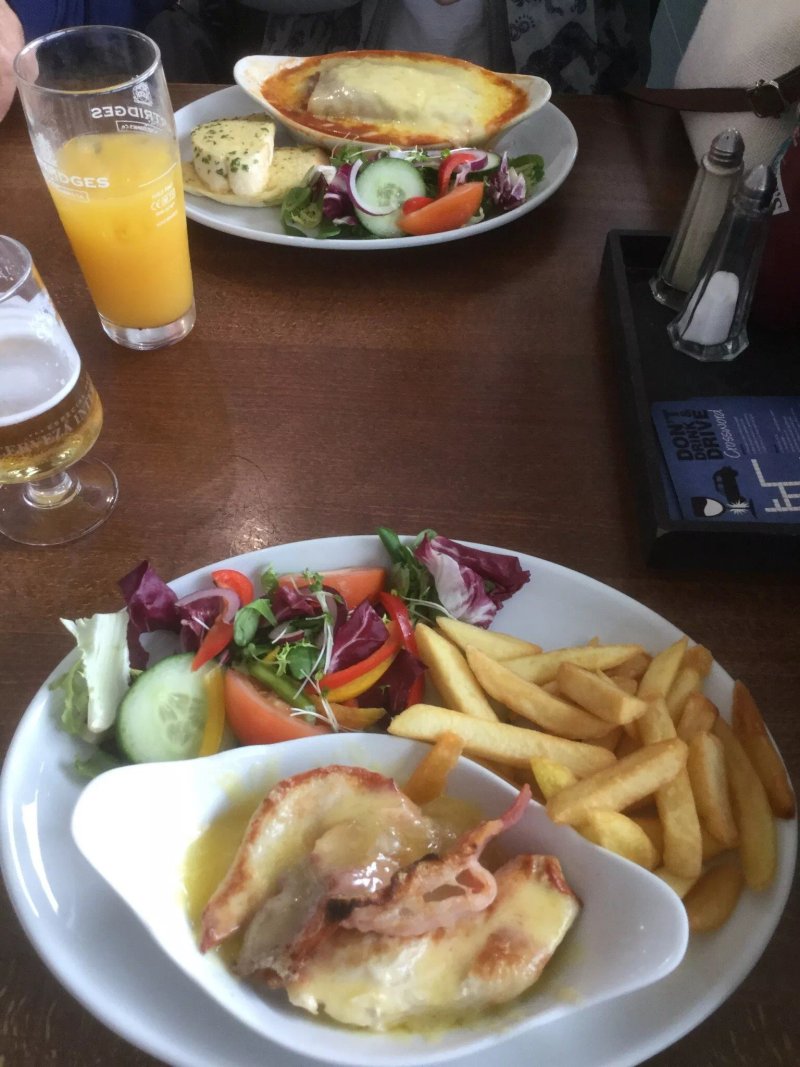 Marina bar & cafe
