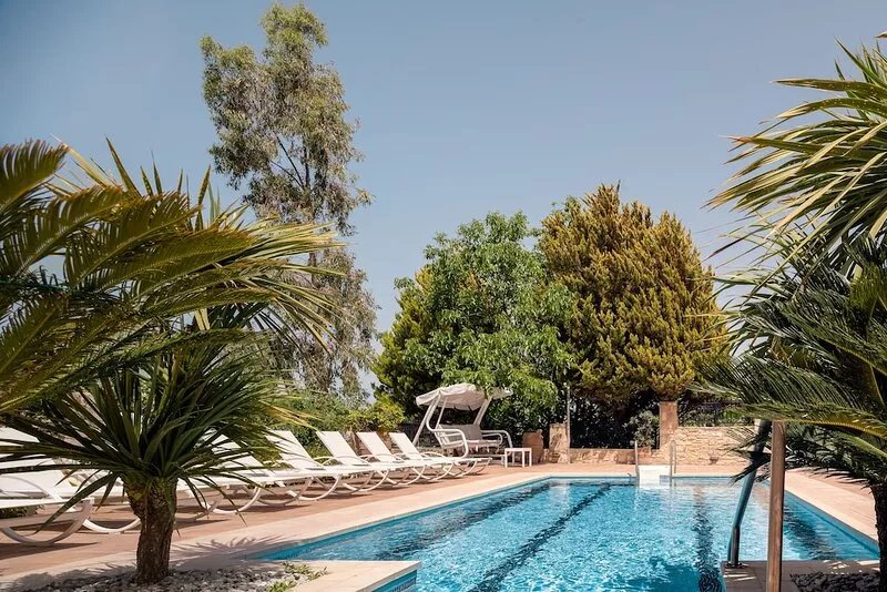Tsourlakis Residence, 50m2 Pool, Gym, Walking distance to Shops & Total Privacy