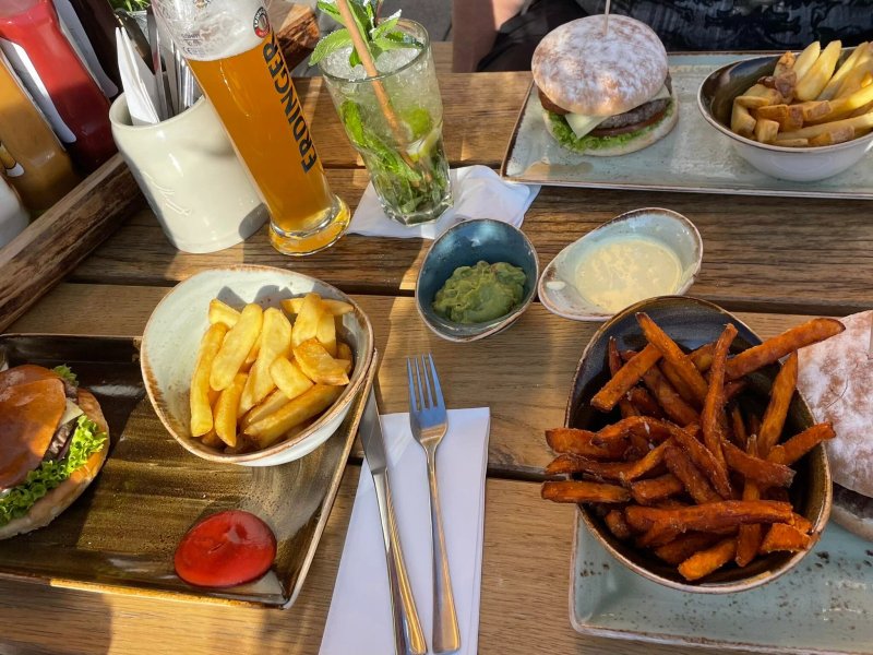 HANS IM GLUECK Burgergrill & Bar