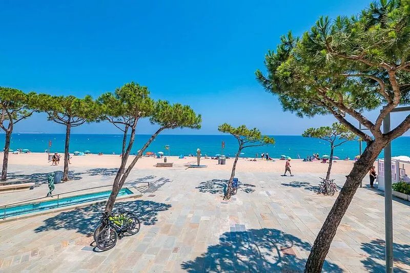 PLAYA DE ARO by the Sea and 500 meters from the center.  On the Costa Brava.