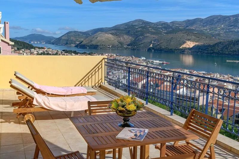 Panoramic Sea Views. Private terrace. Walking distance to center and beaches.