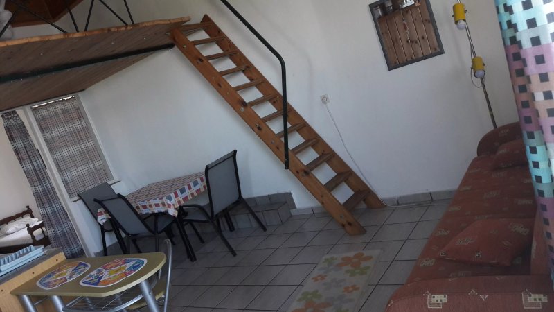 Varagoulis Giannis & Lenas Apartments and Studios