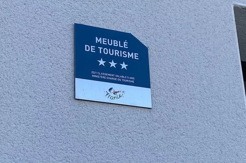 PORNICHET la BAULE petit Appt face mer pieds dans l'eau, belle terrasse parking.
