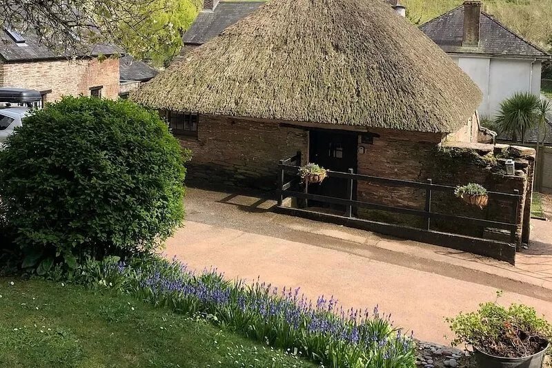 Idyllic rural thatched cottage with a host of facilities including indoor pool