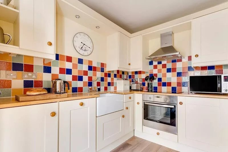 Pilots House - Two Bedroom House, Sleeps 4
