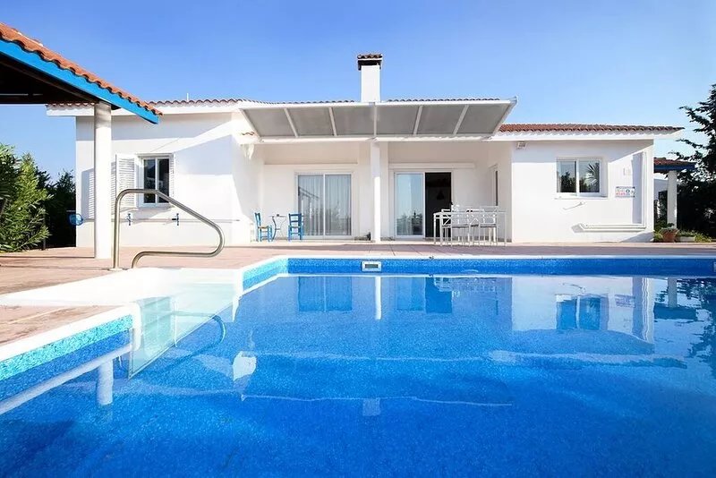Luxurious, Spacious, FULLY air conditioned villa set in a serene environment!