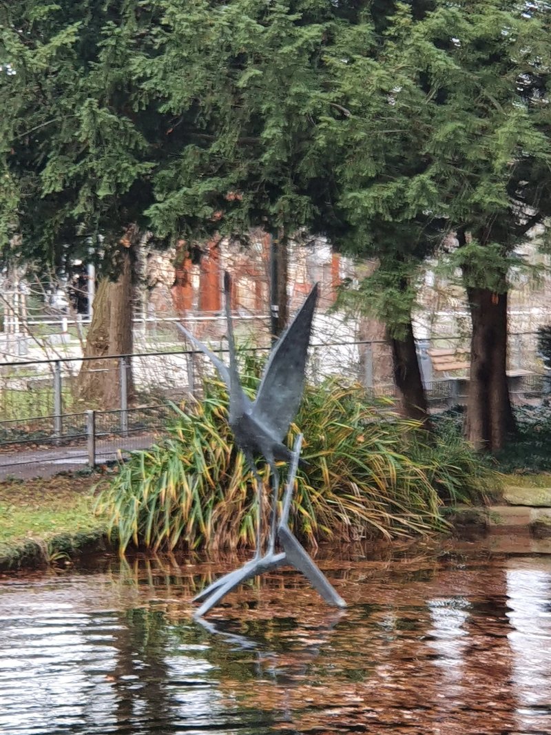 Skulptur "auffliegender Reiher" Von Fritz Melis