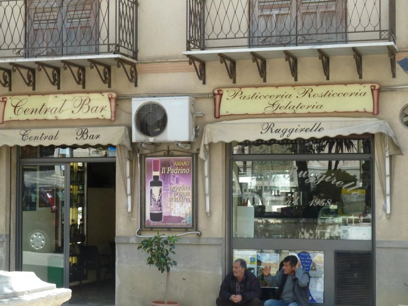 Central Bar Ruggirello