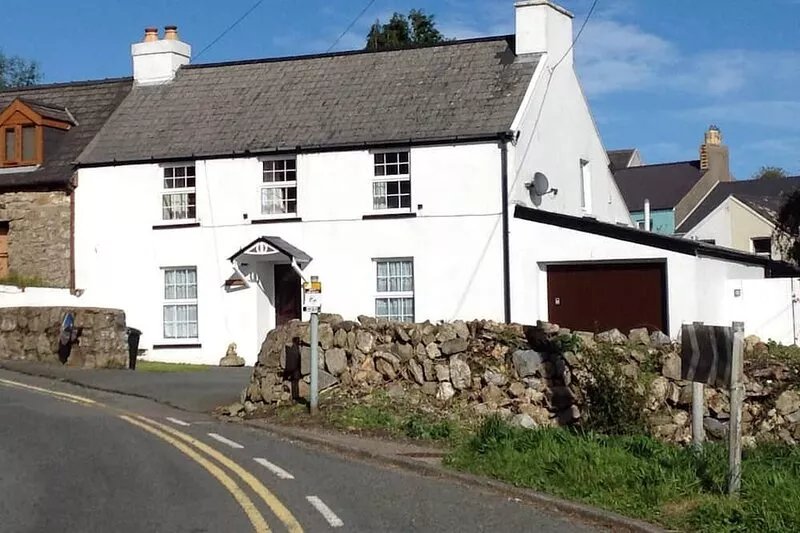 Coastal Cottage, 3BR,Wi-Fi, Parking, Enclosed Garden, Fishguard & Goodwick