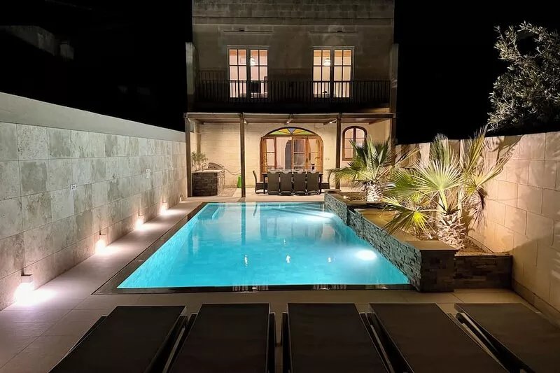 Luxurious villa in a tranquil hamlet - 6 bedrooms with ensuite bathrooms & ACs