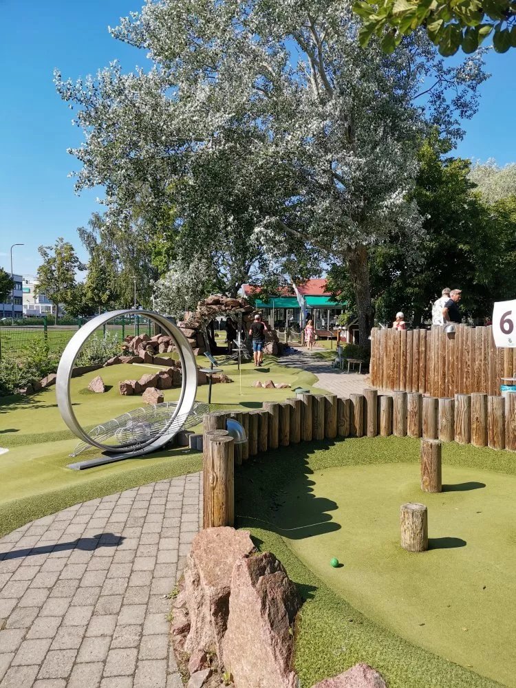 Angbatsbryggan Aventyrsgolf