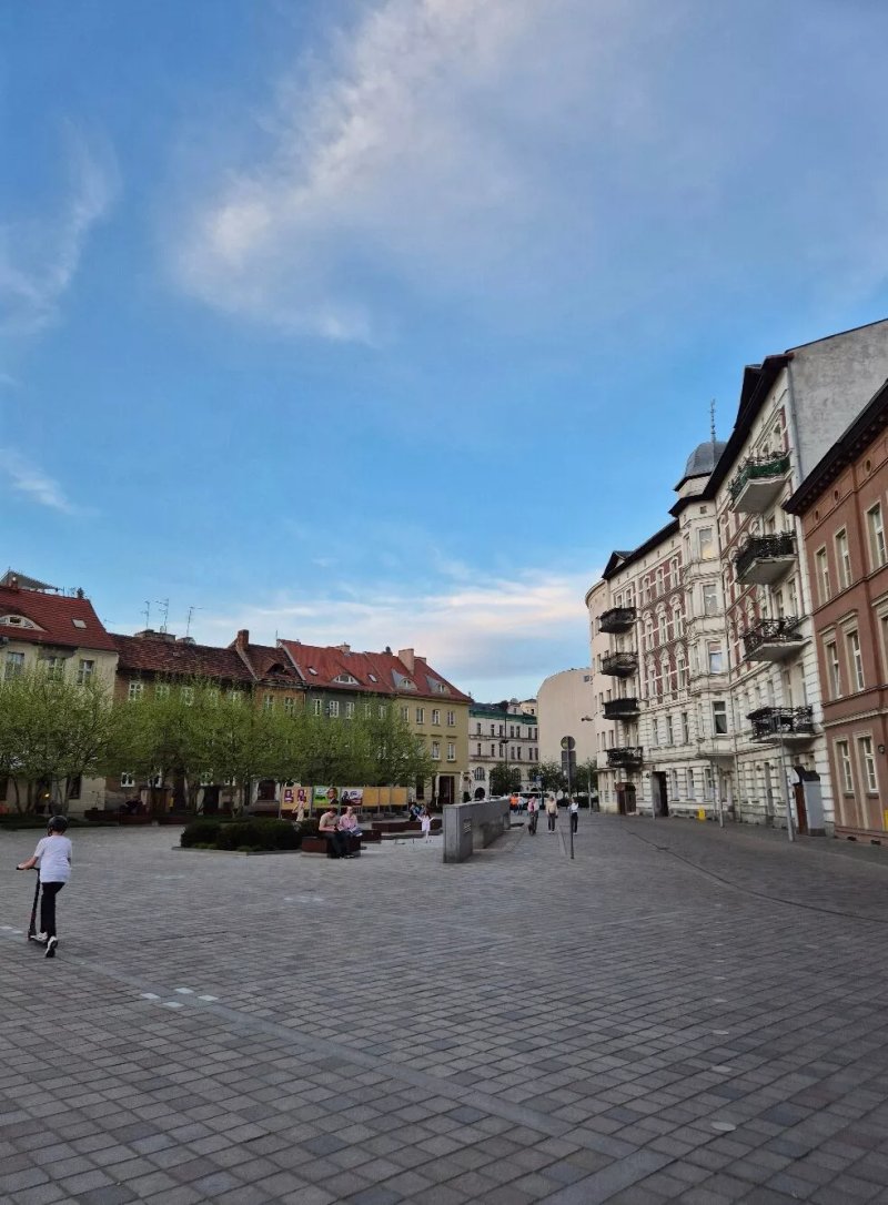 Plac Kolegiacki Fountain