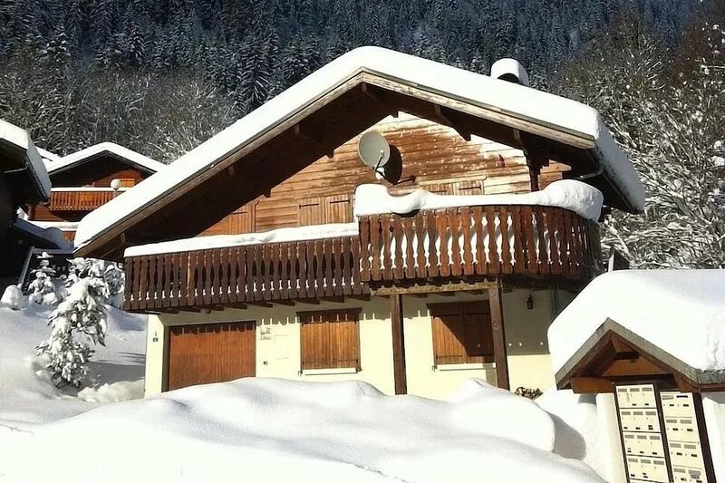 Traditional ski chalet Open plan living. WIFI, Wii, Sat TV Multipass. Sleeps 10+