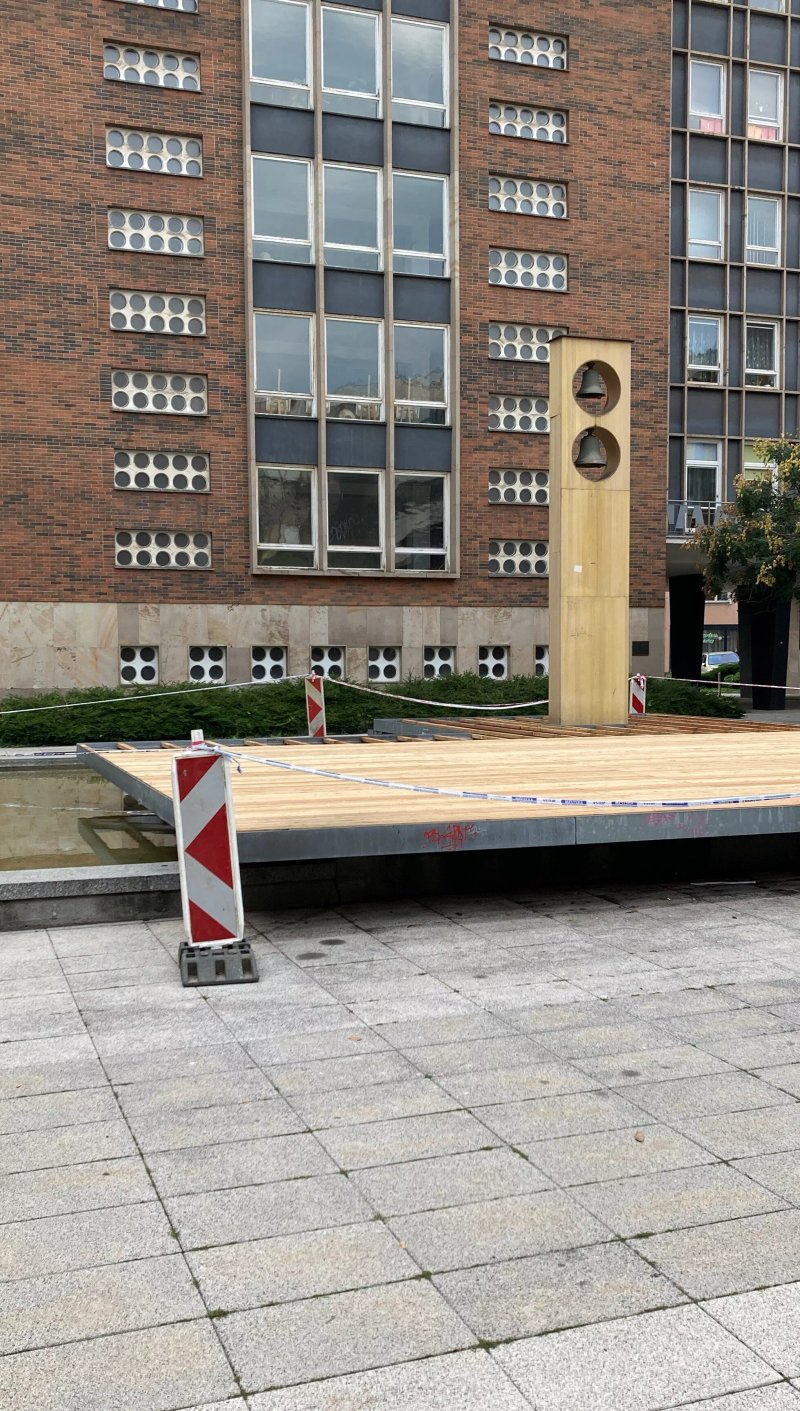 Podium Mit Brunnen (podium S Fontankou)