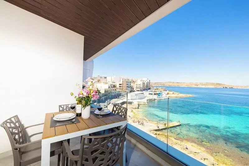 This apartment is a 2 bedroom(s), 2 bathrooms, located in San Pawl il-Baħar