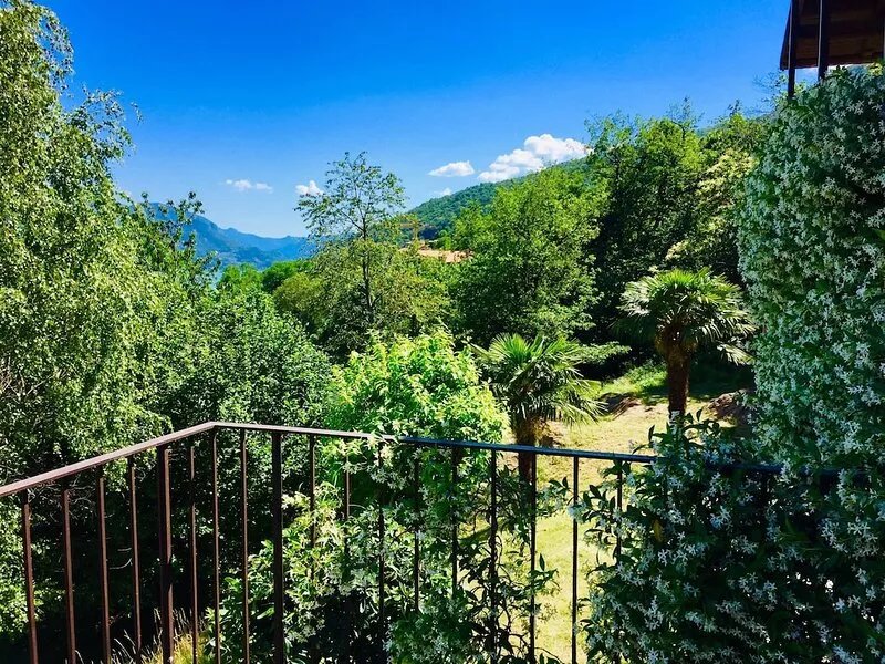 Villa with panoramic views of Lake Como