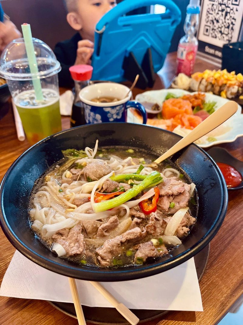 Vietnam House Sushi Stord