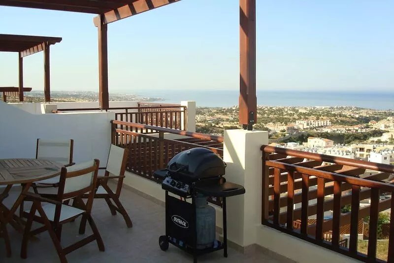 Beautiful 2 Bedroom Penthouse Apartment In Peyia. Communal pool - Free WiFi