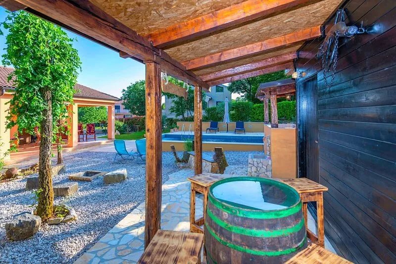 Eine Oase am Meer mit Privatem Pool und Bezauberndem Garten