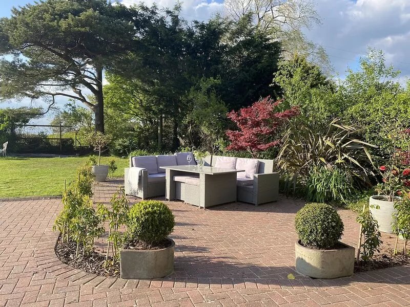 Cardiff / Vale of Glam.  Beautifully appointed modern property in cottage style