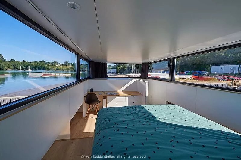 A lodge boat at Guidel-Plages marina