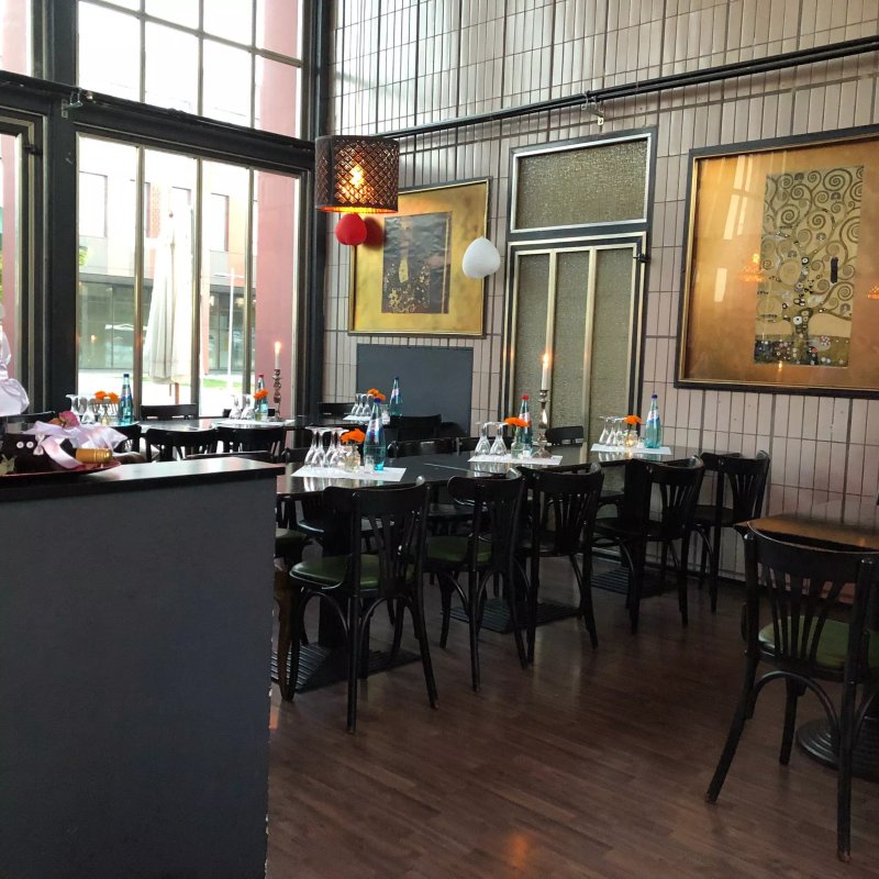 AGA's - Barlounge im Bahnhofsgebaude