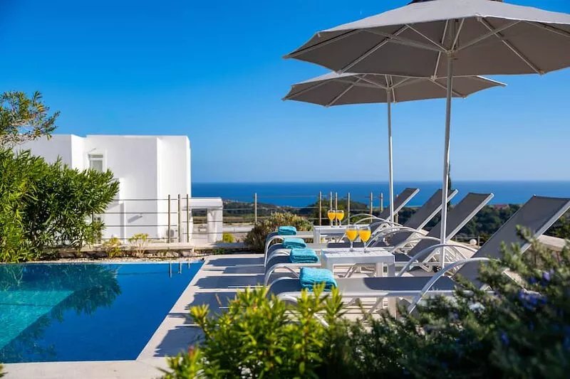 Urban island villa, sublime sea view nature area
