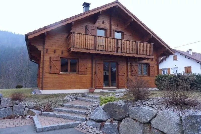 VERY NICE CHALET with terrace and garage mountain view and BETWEEN TWO LAKES
