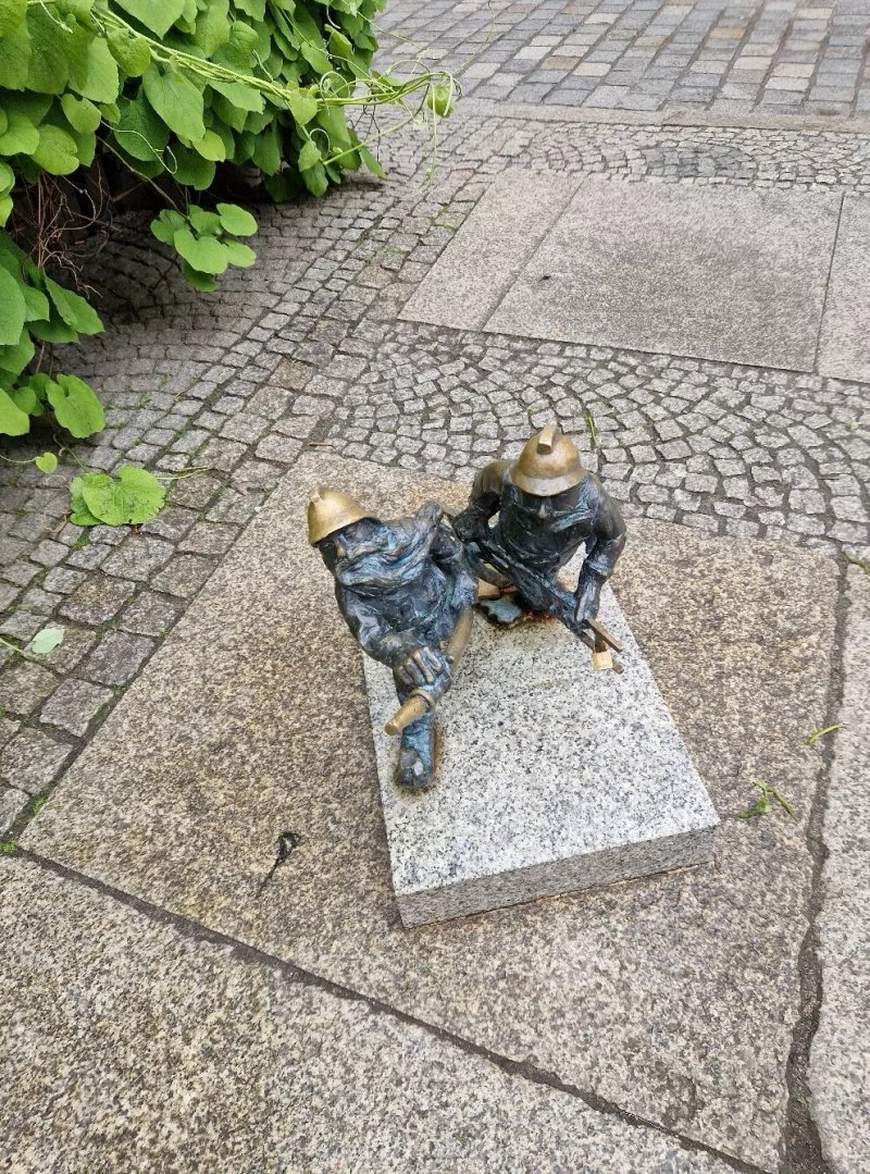 Pozarki Statue