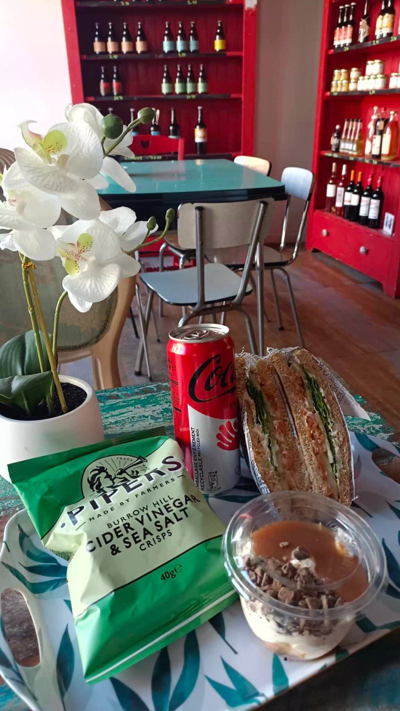 Le Poulailler - Cafeteria & Pub