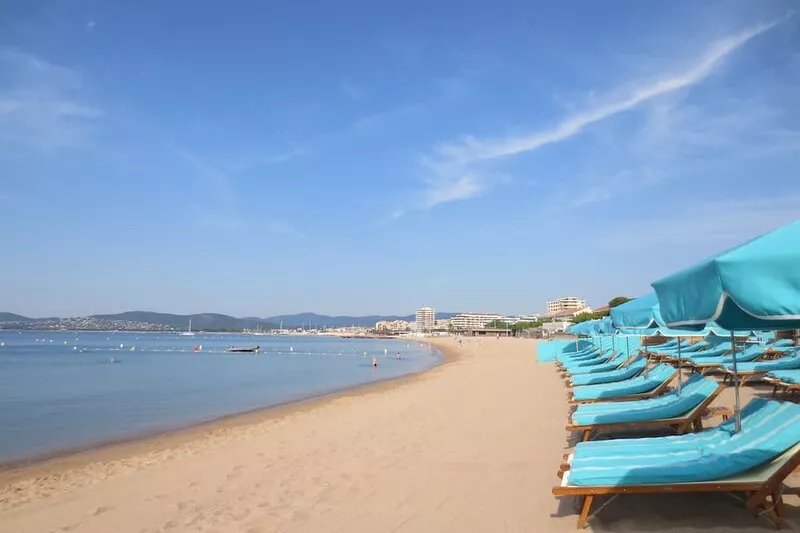 PROMO 31/08-7/09 close to all amenities! Air conditioning,Wifi, car