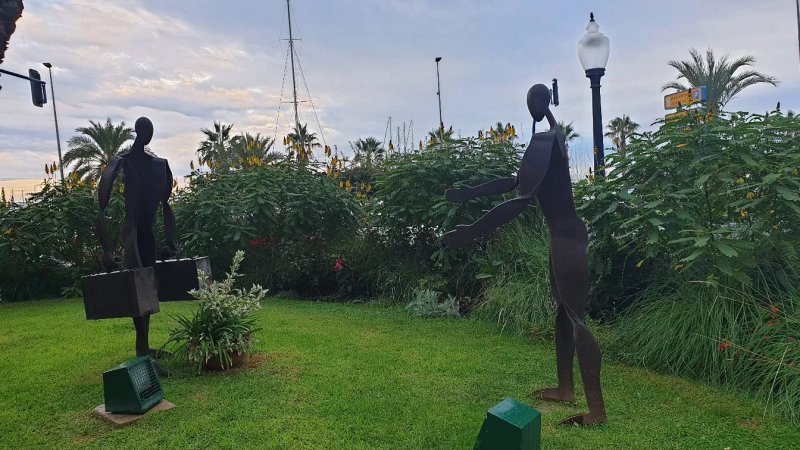 Escultura Gracias Alicante