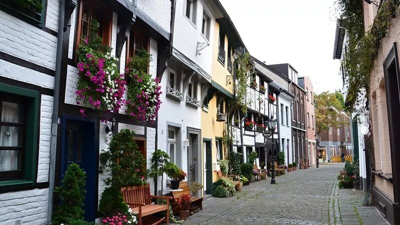 A house with a large garden - for you alone. Holiday on the Lower Rhine �