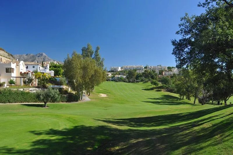Nice apartment to the side golf course with pool, internet, TV in many languages