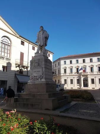 Statua Di Fedele Lampertico