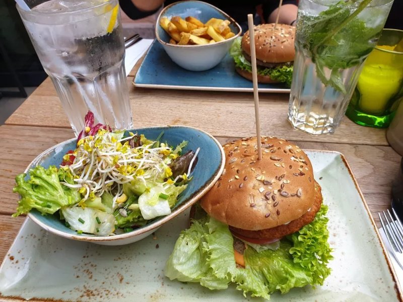 HANS IM GLUECK Burgergrill & Bar