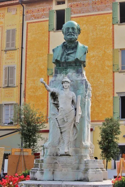 Monumento a Gabriele Rosa