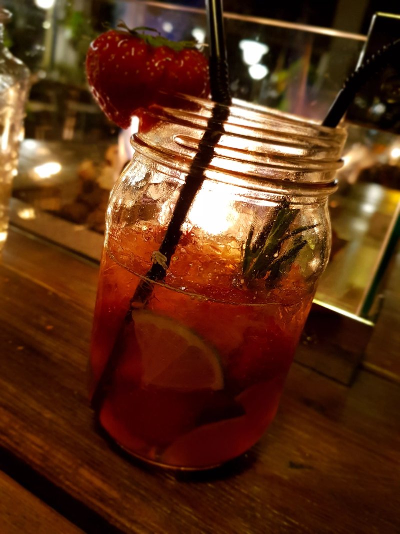 Ozzo Food & Drinks