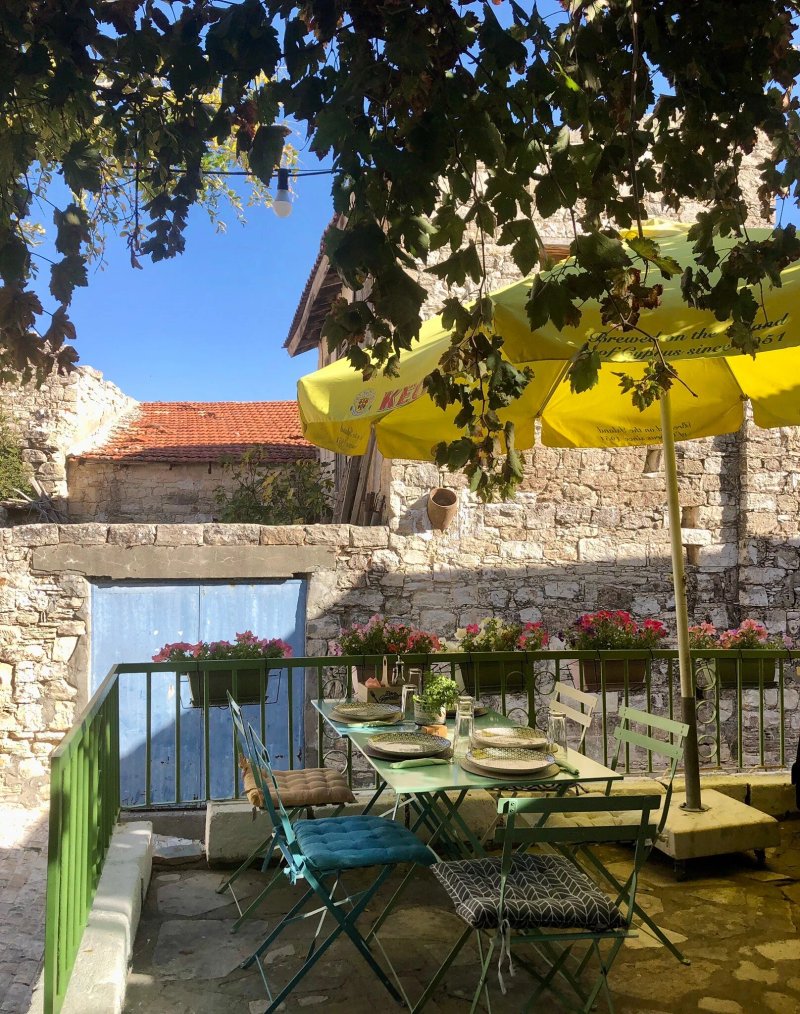 Lenia's Tavern