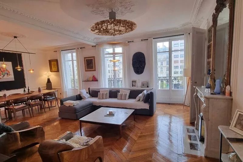 Safest Area in Paris ❤ Elegant Haussmannien close to Le Marais, Metro Line 1