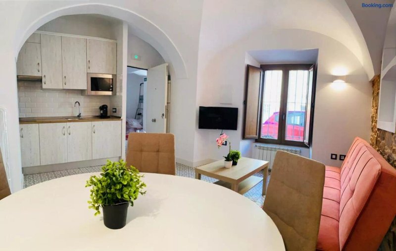 Al-Qazeres Suites